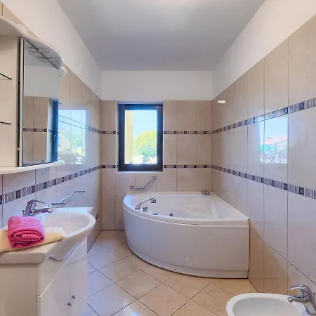 Ferienhaus Gracije By Interhome